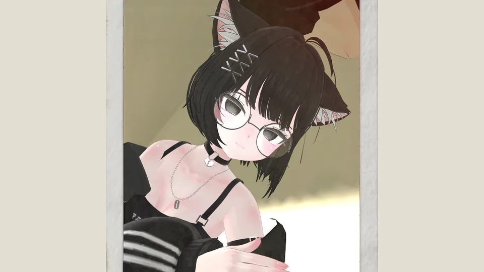 運営者がVRChatで別途撮影した参考写真。メガネをかけたアバターを写した写真風の画面。