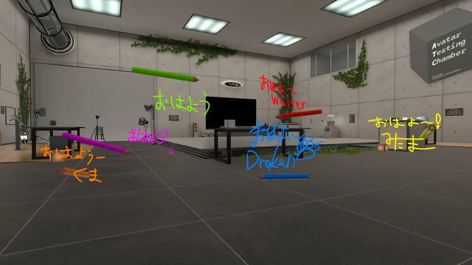 運営者がVRChatで別途撮影した参考写真。空間に色とりどりの文字が描かれたワールド。